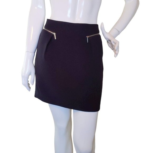 Michael Kors Black Mini Skirt with Front Zipper Detail - Picture 2 of 12